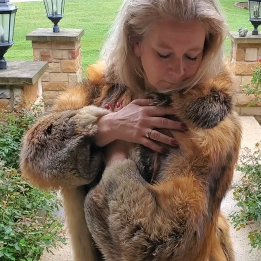 Amazing Parisian Red Fox Fur Coat - Picture 3 of 16